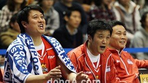 [포토]문경은, 유도훈 “감독 본능 나오네”