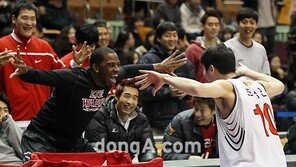 [포토]조성민, 로드와 세리머니!