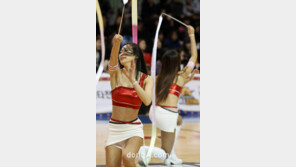 [포토] 치어리더, 머리를 휘날리며 리듬체조