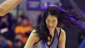 [포토] 레전드 치어리더 “실수해도 귀엽게 봐주세요”