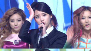 아이유, 써니힐 무대서 파격남장… “의외로 잘 어울려”