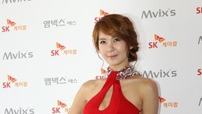 [SD포토] 이파니, 허벅지 한쪽은 훌렁 ‘농염적 매력’