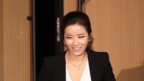 [SD포토] 박기영, 순백의 롱드레스 입고 ‘사뿐사뿐’