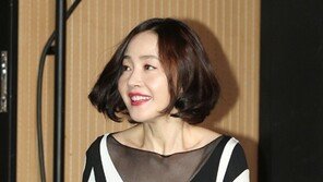 [SD포토] 엄지원, 독특한 시스루드레스 휘날리며~