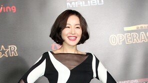 [SD포토] 엄지원 “이번 오페라스타 MC예요!”