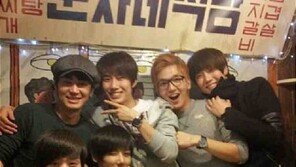 X-5, 신화 컴백에 릴레이 응원 ‘훈훈해’