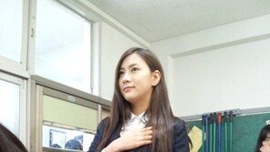 ‘성숙 외모’ 에이핑크 오하영, 중학교 졸업…삼촌팬 감격 눈물