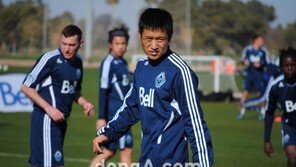 [포토] 이영표 ‘태양을 피하고 싶어~’