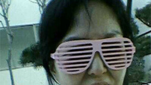 “가슴이 쪼그라들도록 나와라 정봉주”… MBC 부장급 여기자 ‘비키니 샷’ 가세