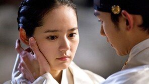 해품달 국화차키스 관심 급증… “소설 속 최고의 러브신!”