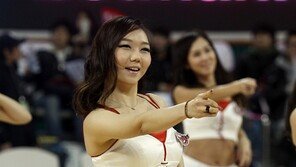 [포토] 치어리더 ‘男心을 유혹하는 매혹의 손길’