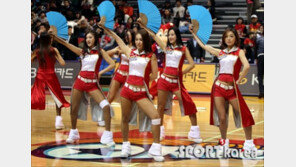 [포토] 치어리더, 다리벌리며 섹시한 부채댄스