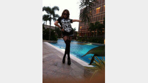 씨엘, 범상치 않은 사복…가터벨트 착용한 파격의상