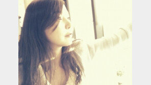 소이, 미술관에서 ‘햇살 미모’ 과시