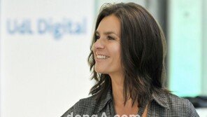 피겨스타 폭로 “비밀경찰이 17년간 나를…”