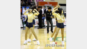 [포토] 치어리더, 클럽 왔나? 의상-춤 파격적