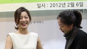 [SD포토] 서영희, 하이힐 중심 못 잡고 ‘휘청’, 혀만 ‘빼꼼’