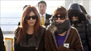 [포토] 큐리-소연, 강추위 `한파패션`