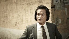 김성균 미친 존재감, 선배들의 칭찬 릴레이 “대체 어떻길래?”