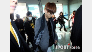 [포토] 비스트 등장에 소녀팬들 전력 질주!