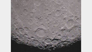 달 뒷면 공개, 운석 충돌로 인해 곰보투성이 “지구의 방어막?”