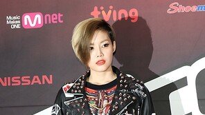 [SD포토] 브아걸 미료 ‘좀 놀아온 언니 패션’? 유니크해