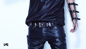 탑 하늘색 머리, 숨 막히는 스타일 “산소호흡기 나도 필요해”