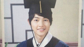 송중기 졸업사진 공개… “이런 선배 졸업해서 어떡해~”