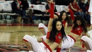 [포토] 치어리더, 군살 없는 몸매 ‘뱃살 굴욕無’
