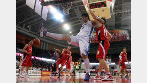 추승균 맏형 투혼…KCC 4연패 끊었다