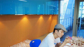 이준기, 근황…‘군인맞아?’ 백옥같은 피부