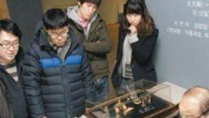 “좁쌀보다 작은 알갱이를 어떻게 다 붙였을까”