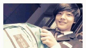 여진구, 등교사진 공개 ‘교복입으니 다른사람 같아’