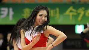 [SD포토] 치어리더, 男心 사로잡는 ‘유혹의 손짓’