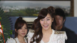 [뮤직뱅크 파리 현장] 소녀시대 티파니 “파리에서의 ‘더 보이즈’ 공연 기대돼”