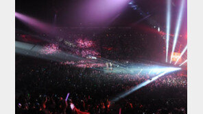 [뮤직뱅크 in 파리] 1만여명 케이팝 열광…파리를 흔들었다