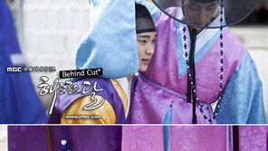 ‘해품달’ 김수현 송재림 ‘깜찍 커플 신발’