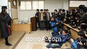 [SD포토] 아이유 졸업식에 취재진 ‘인산인해’