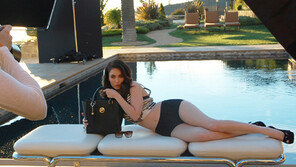 메간폭스, 화보 촬영 직찍 ‘수영복 입고 비스듬히 누우니…’