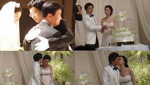 유재석-나경은, 피로연 포착…수줍은 볼키스 ‘오글오글’