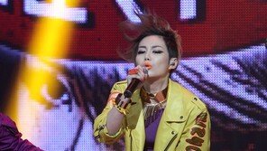 [SD포토] ‘엠카’ 섹시 랩퍼 미료, 도발적인 표정