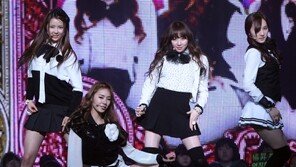 [SD포토] 스텔라, 도발적인 눈빛+쩍벌…‘섹시 강림’