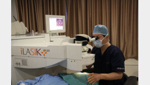 아이라식플러스/크리스탈라식 등 레이저 수술법으로 부작용 최소화