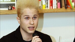 ‘성추문 논란’ 크리스 “누리꾼 주장 거짓, 결백하다”