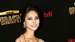 [포토] 박지윤, 파격적 레드드레스에 쇄골라인 ‘절정’