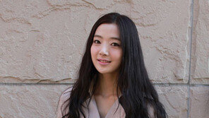 ‘8등신 몸매’ 신예 송민정, ‘신들의 만찬’서 성유리 절친