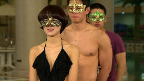 ‘가면 무도회’ 엄친딸 등장 ‘옆트임 수영복’ 男心 후끈~!