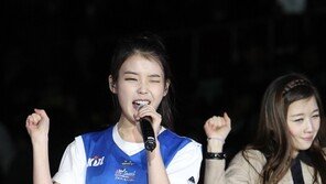 [SD포토]아이유, 깜찍 윙크에 ‘오빠 부대 열광의 도가니’
