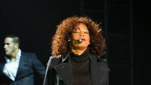 ‘팝디바‘ 휘트니 휴스턴 사망…전세계 팬들 ‘충격’