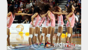 [포토] 치어리더, 산발도 섹시? 단체로 격한 웨이브